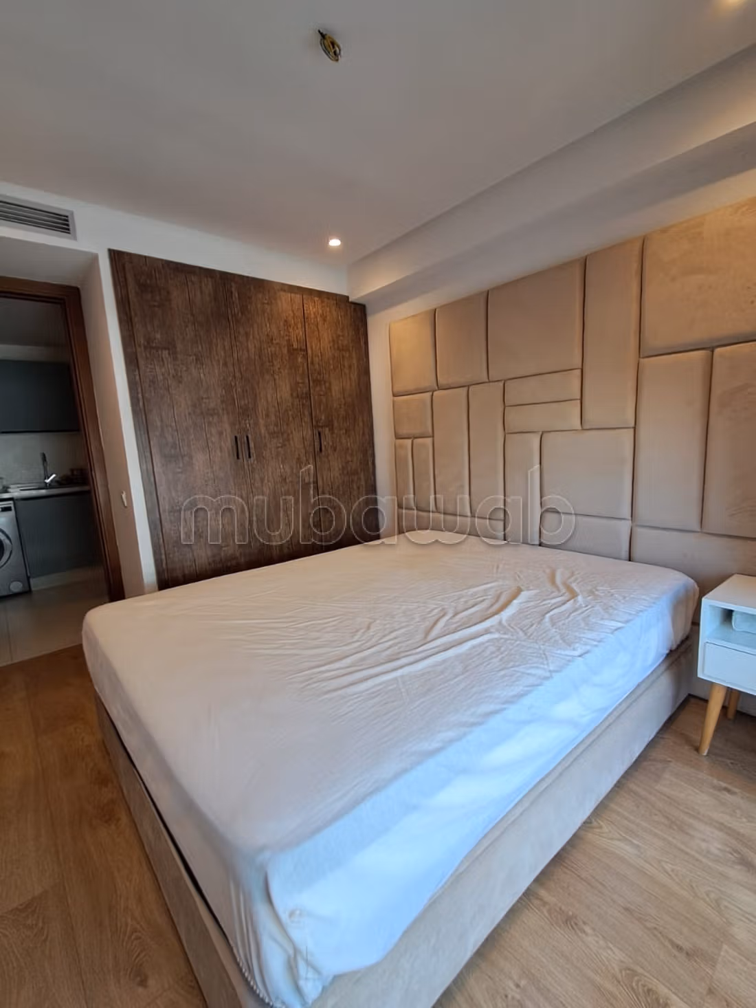 Louez cet appartement à Palmier.
2 grandes pièces.
Bien meublé — 3