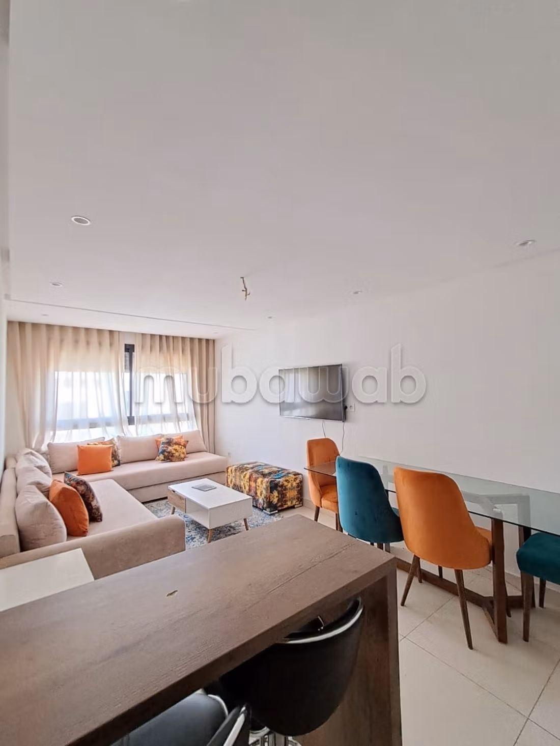 Louez cet appartement à Palmier.
2 grandes pièces.
Bien meublé — 6