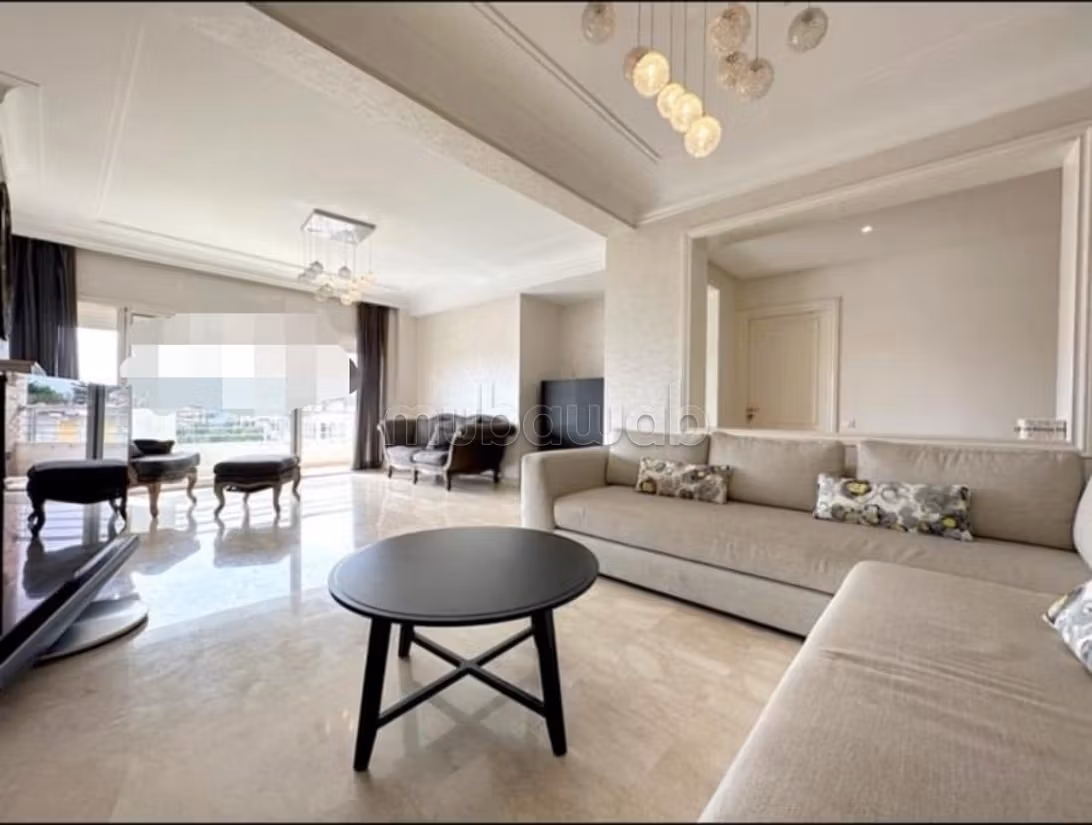 Trouvez un appartement à acheter dans le Triangle d'Or. Dimension 210 m² — 2