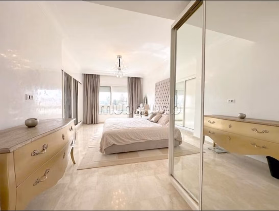 Trouvez un appartement à acheter dans le Triangle d'Or. Dimension 210 m² — 5