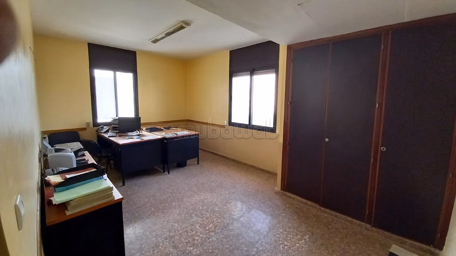 Bureau tres bien situe a vendre