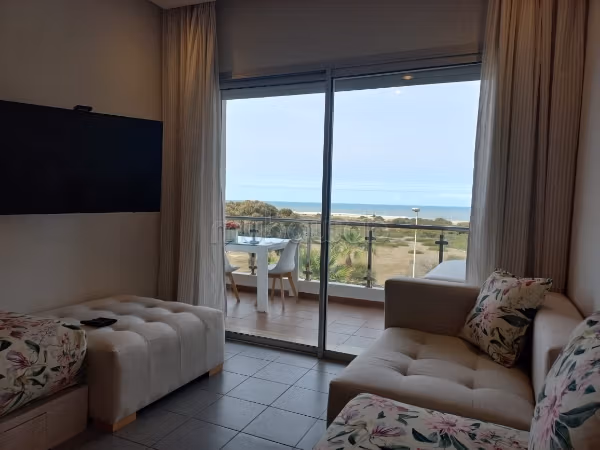 Appartamento con Vista Panoramica sul Mare a Bouznika