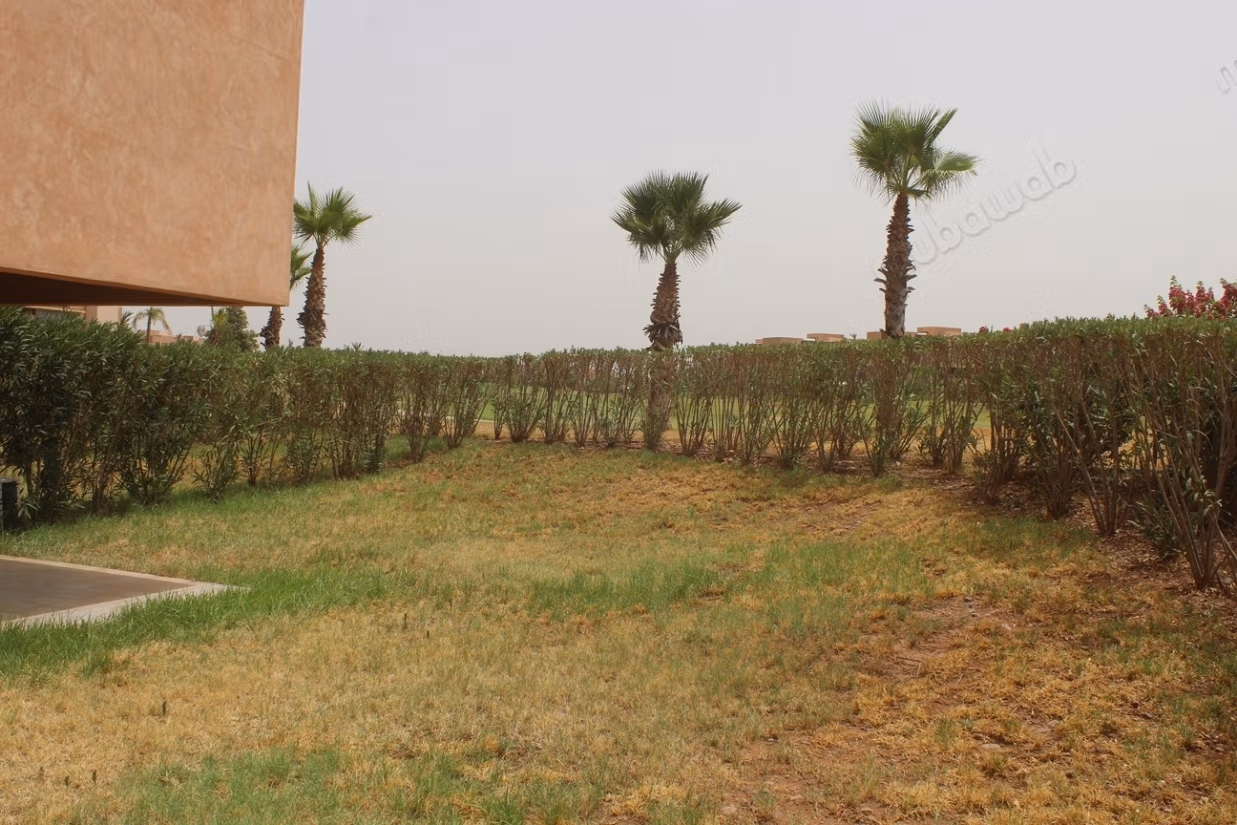 Appartement de trois chambres avec jardin privatif