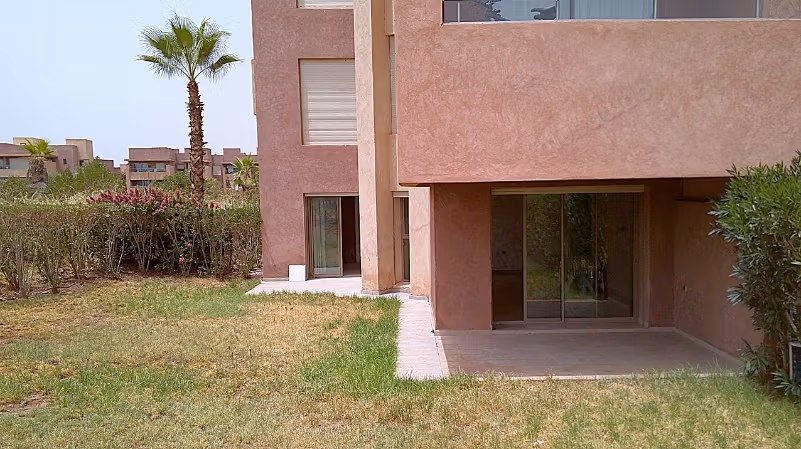 Appartement de trois chambres avec jardin privatif