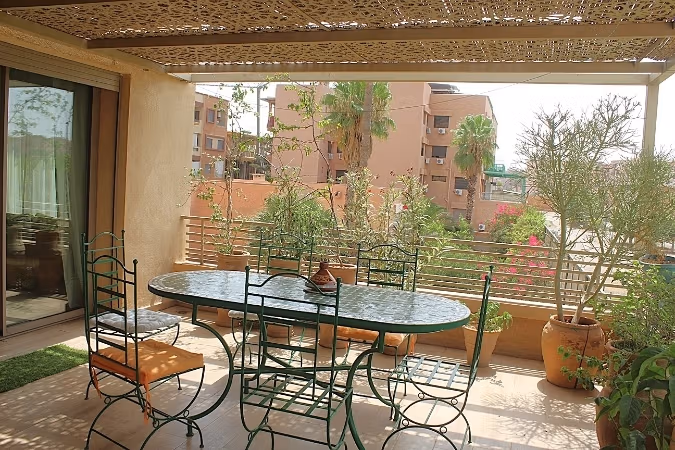 Appartement de deux chambres avec belle terrasse