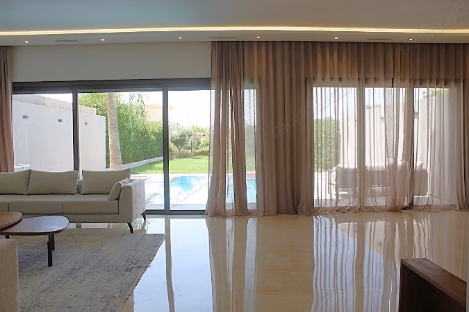 TO VISIT. Beautiful villa on a golf course with a pool