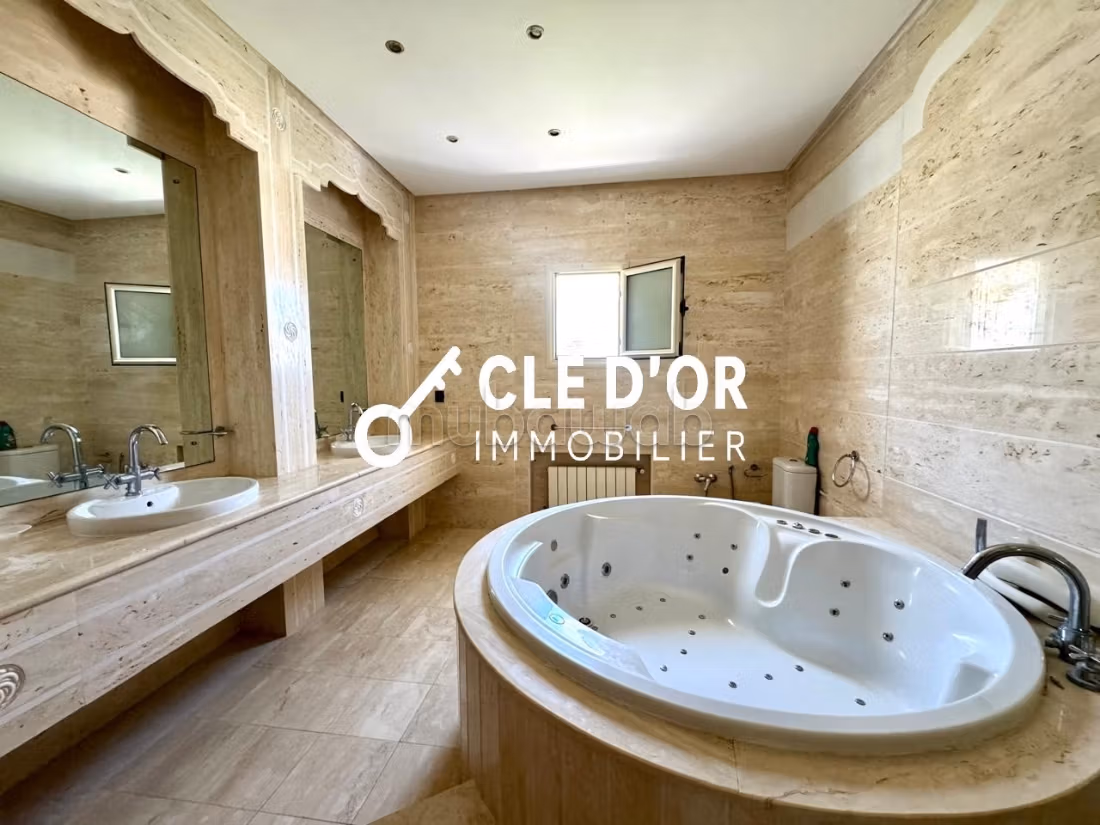 Charming villa with pool for rent in Gammarth