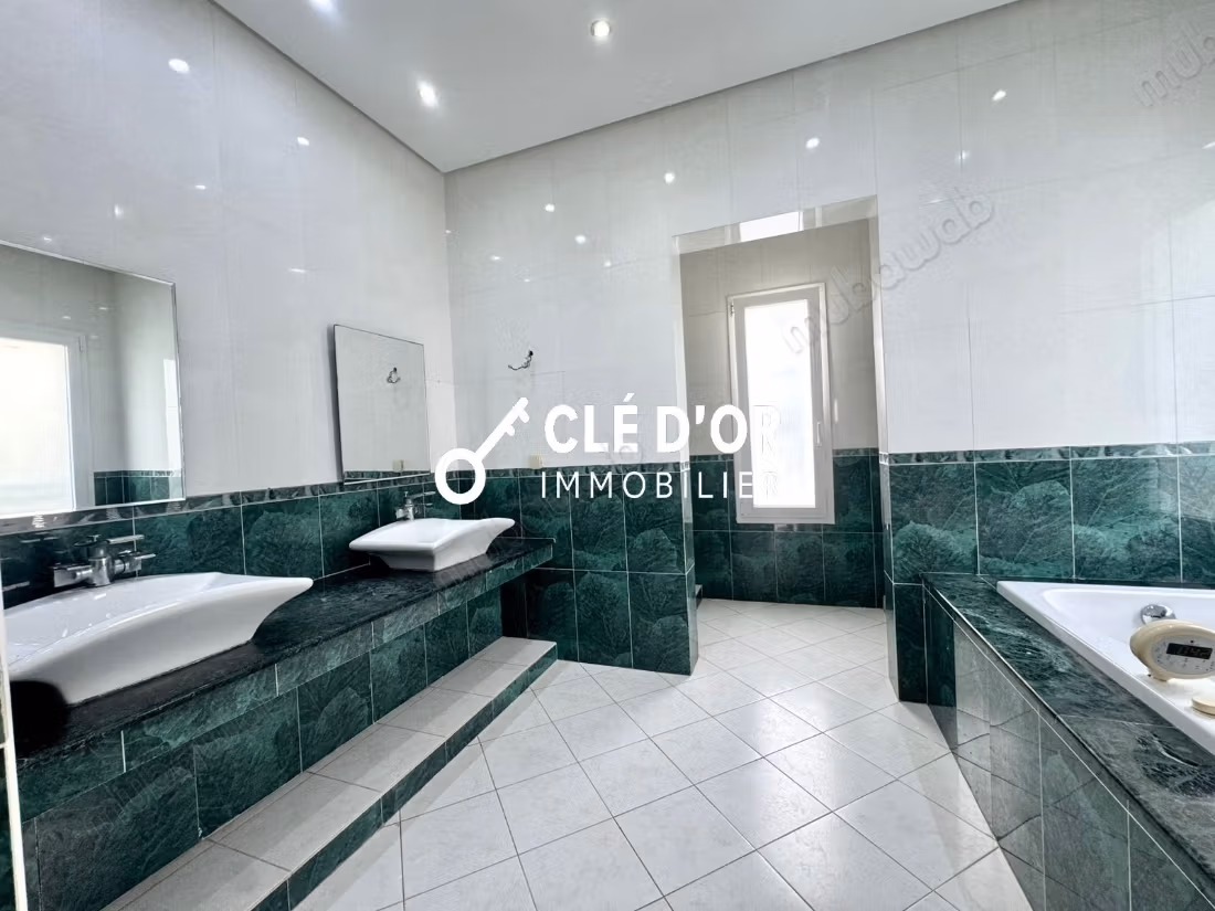 Charmante villa avec piscine à louer à Gammarth