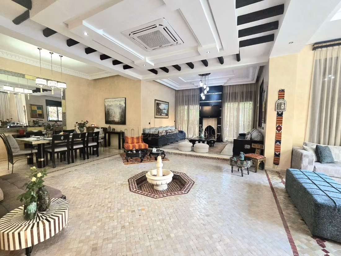 Somptueuse villa à louer à Route de Ouarzazate.
Surface totale 310 m².
Bien meublé