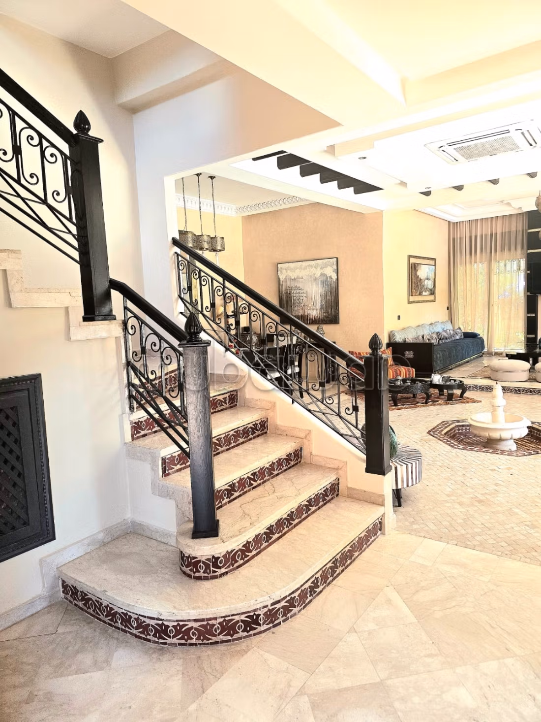 Somptueuse villa à louer à Route de Ouarzazate.
Surface totale 310 m².
Bien meublé