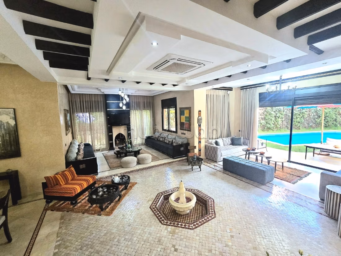 Somptueuse villa à louer à Route de Ouarzazate.
Surface totale 310 m².
Bien meublé