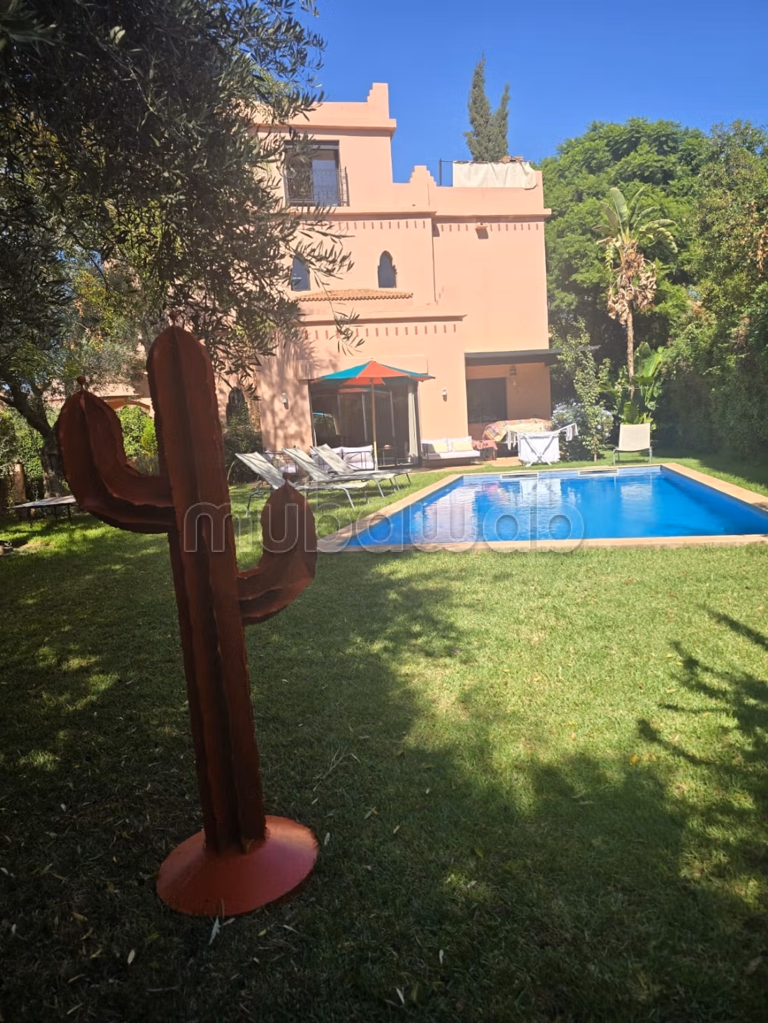 Somptueuse villa à louer à Route de Ouarzazate.
Surface totale 310 m².
Bien meublé