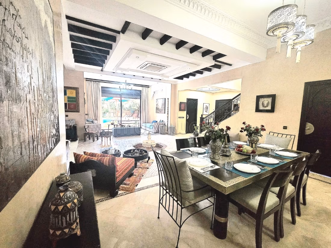 Somptueuse villa à louer à Route de Ouarzazate.
Surface totale 310 m².
Bien meublé