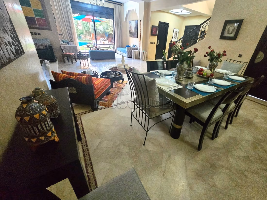 Somptueuse villa à louer à Route de Ouarzazate.
Surface totale 310 m².
Bien meublé