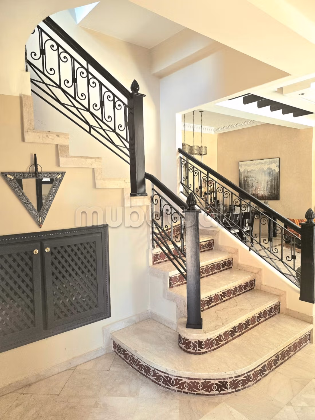 Somptueuse villa à louer à Route de Ouarzazate.
Surface totale 310 m².
Bien meublé