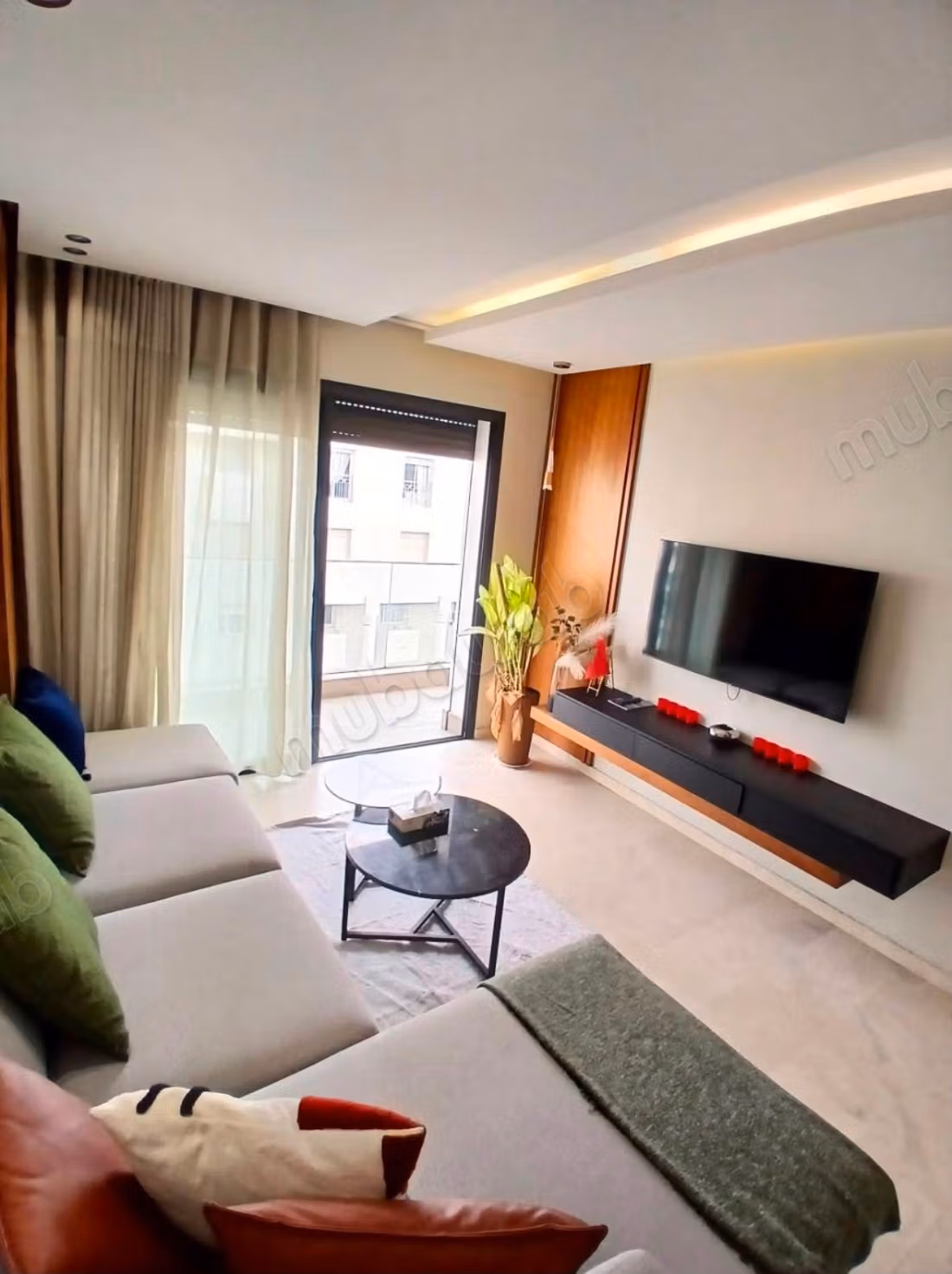 Studio bourgoune meuble