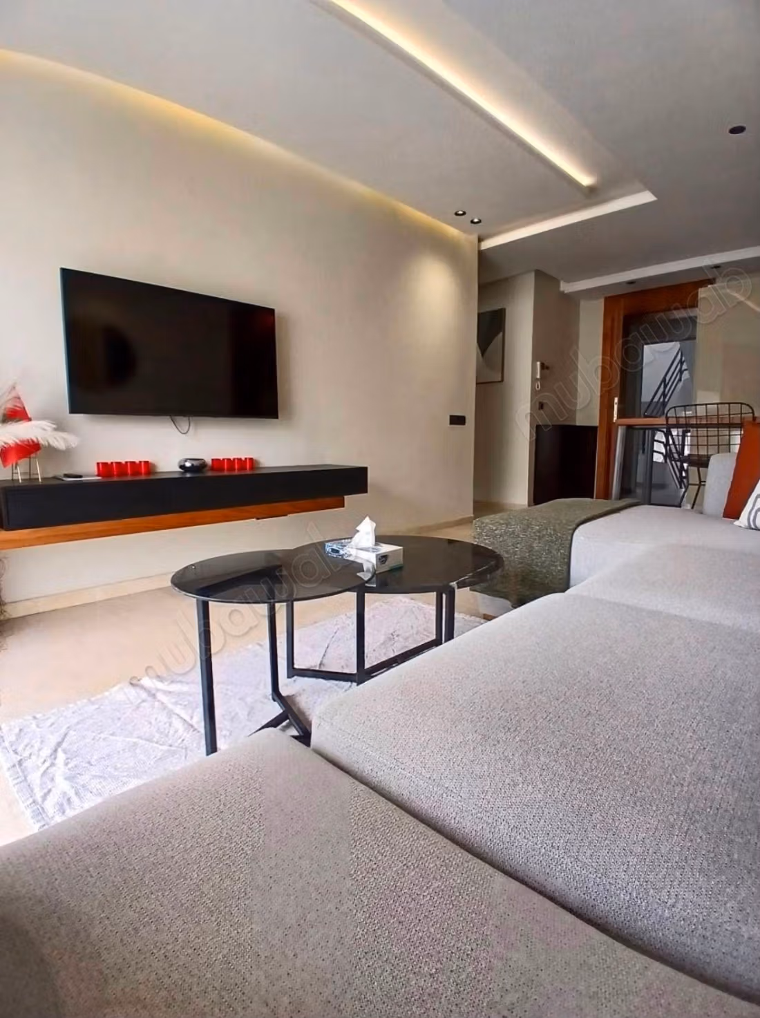 Studio bourgoune meuble