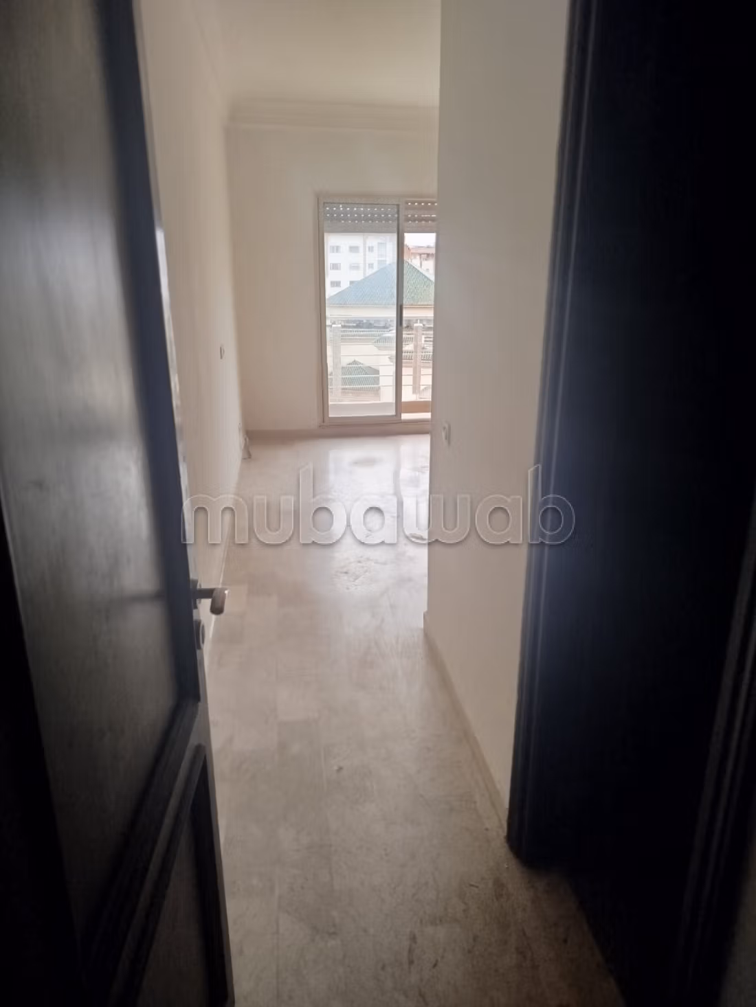 Location d'un appartement à Nassim 2. Superficie totale de 120 m². La cheminée et le service d'un gardien. — 2