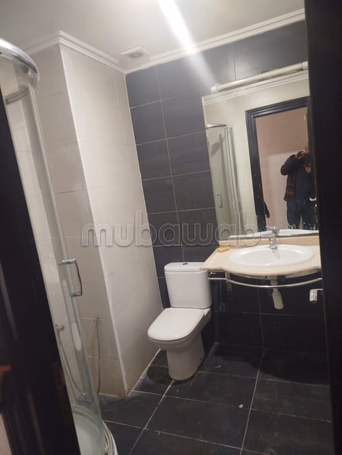 Location d'un appartement à Nassim 2. Superficie totale de 120 m². La cheminée et le service d'un gardien. — 4