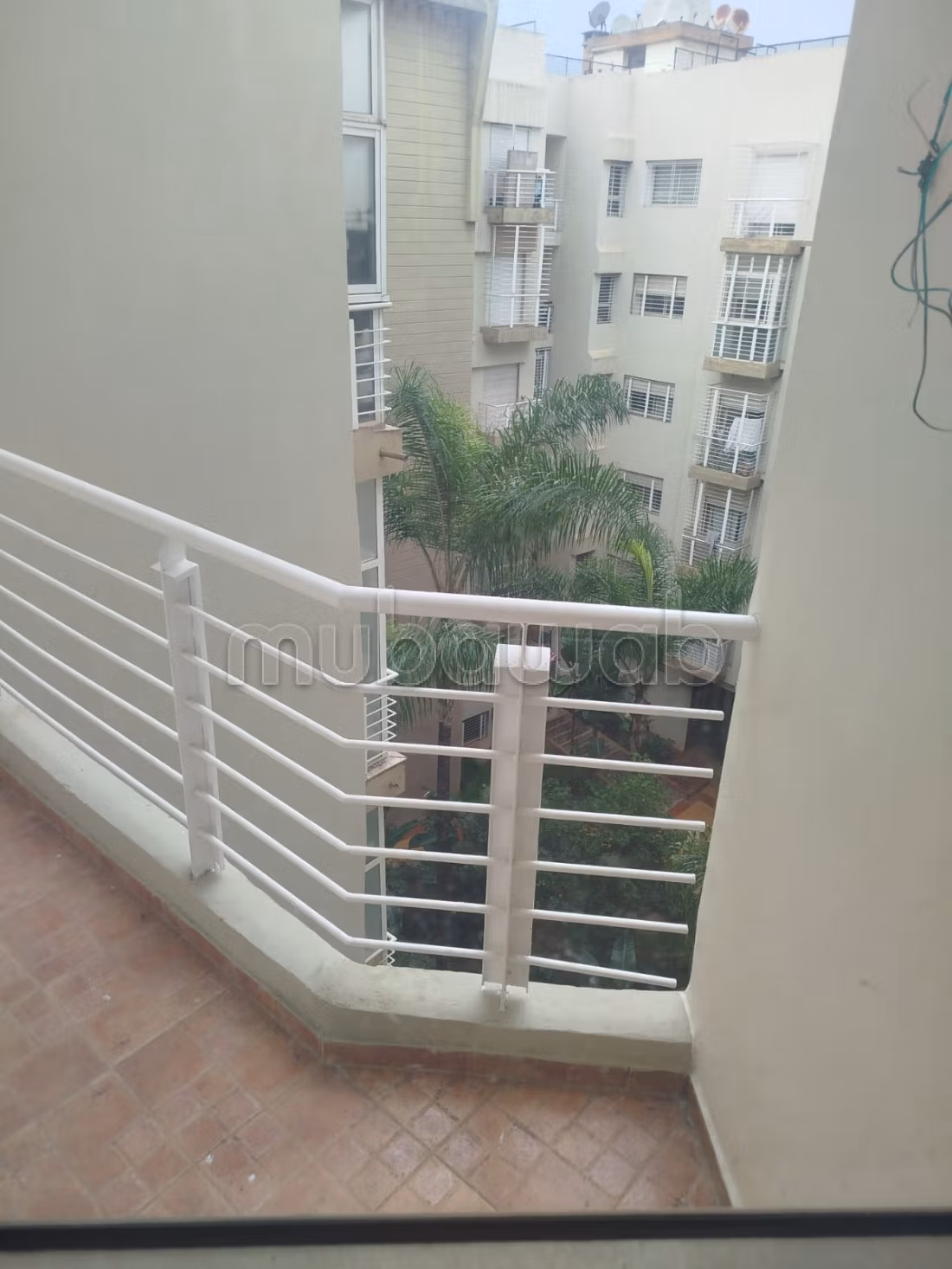 Location d'un appartement à Nassim 2. Superficie totale de 120 m². La cheminée et le service d'un gardien. — 5