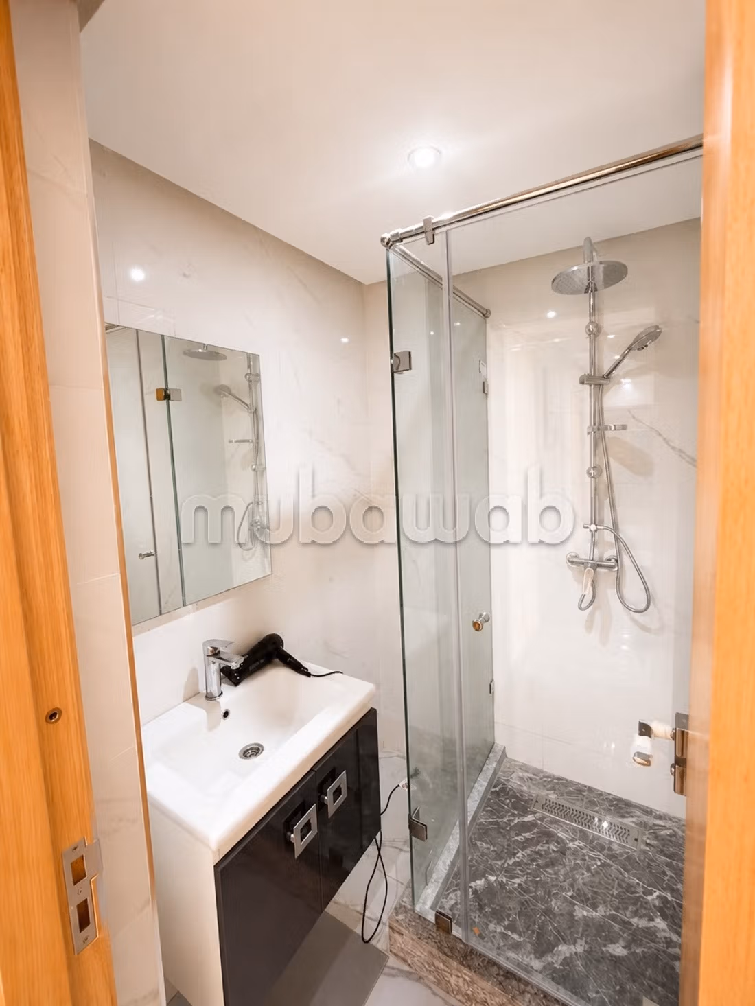 Très bel appartement à louer
diour jamaa — 4