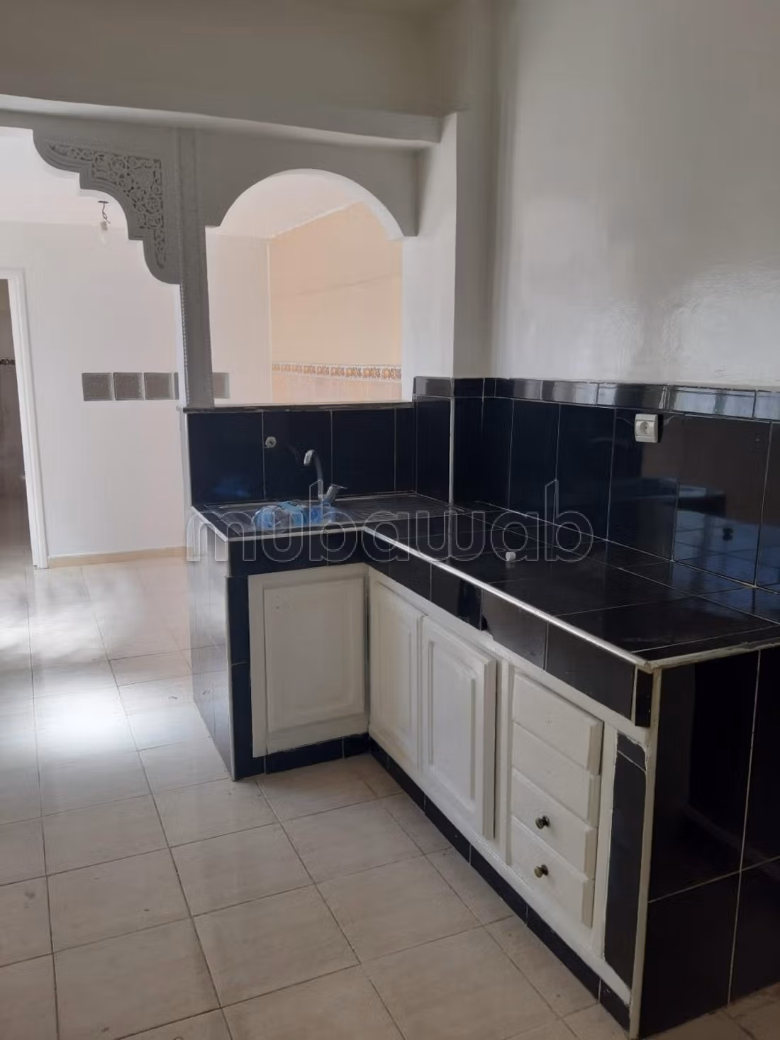 In Affitto – Appartamento al Piano di una Villa a Hay Hana