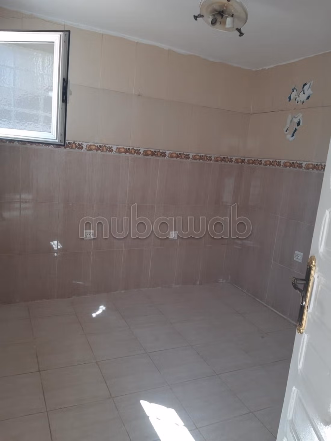 In Affitto – Appartamento al Piano di una Villa a Hay Hana