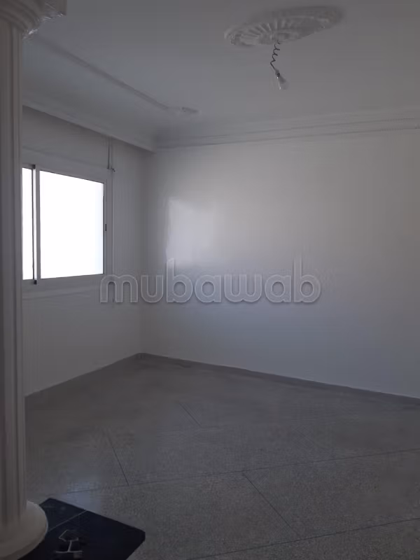 In Affitto – Appartamento al Piano di una Villa a Hay Hana