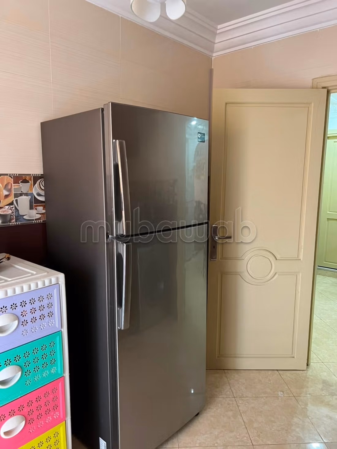 Bel appartement à vendre à Deroua. 
4 grandes pièces. 
Meublé