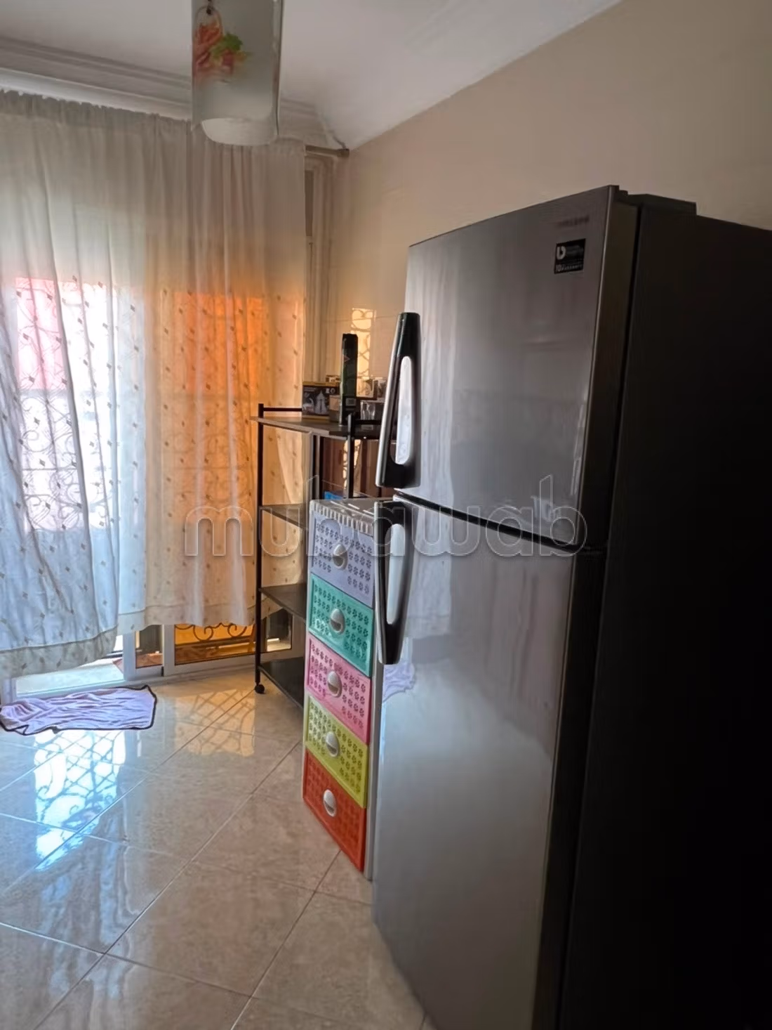 Bel appartement à vendre à Deroua. 
4 grandes pièces. 
Meublé