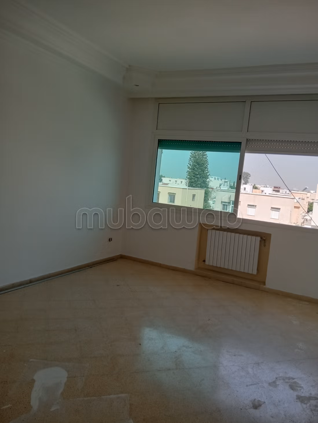 Affitto di un appartamento a Ezzahra Ville. 3 belle camere. Riscaldamento centralizzato