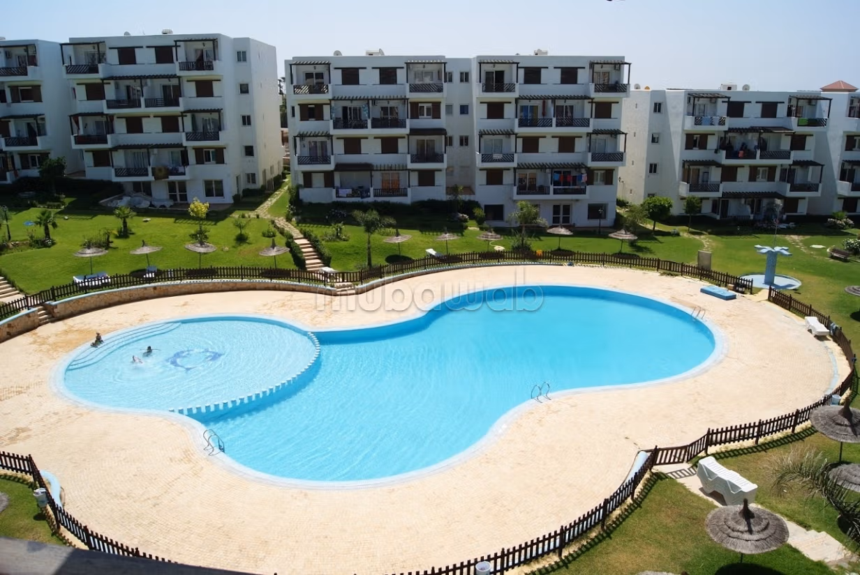 Bellissimi appartamenti in affitto a Cabo Negro in una residenza sorvegliata 24 ore su 24 con parco verde, piscina e area giochi