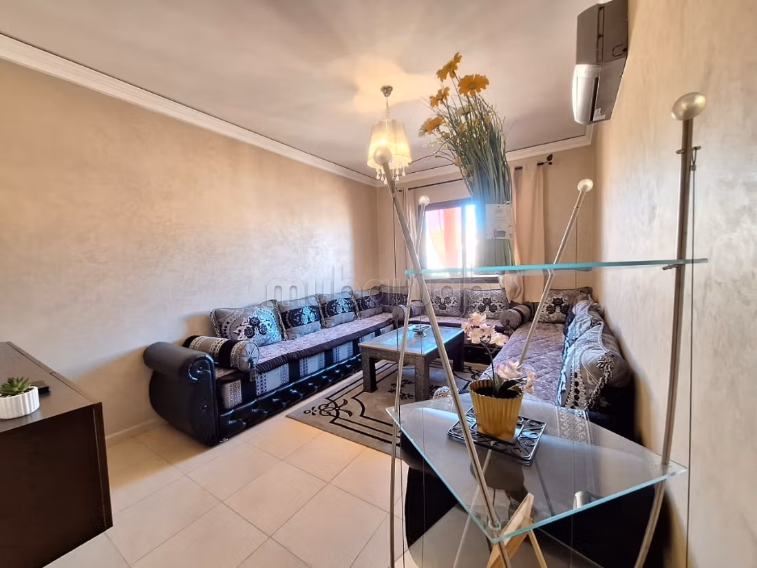 Vend appartement à Hay Mabrouka.
3 pièces confortables.
Ascenseur et terrasse