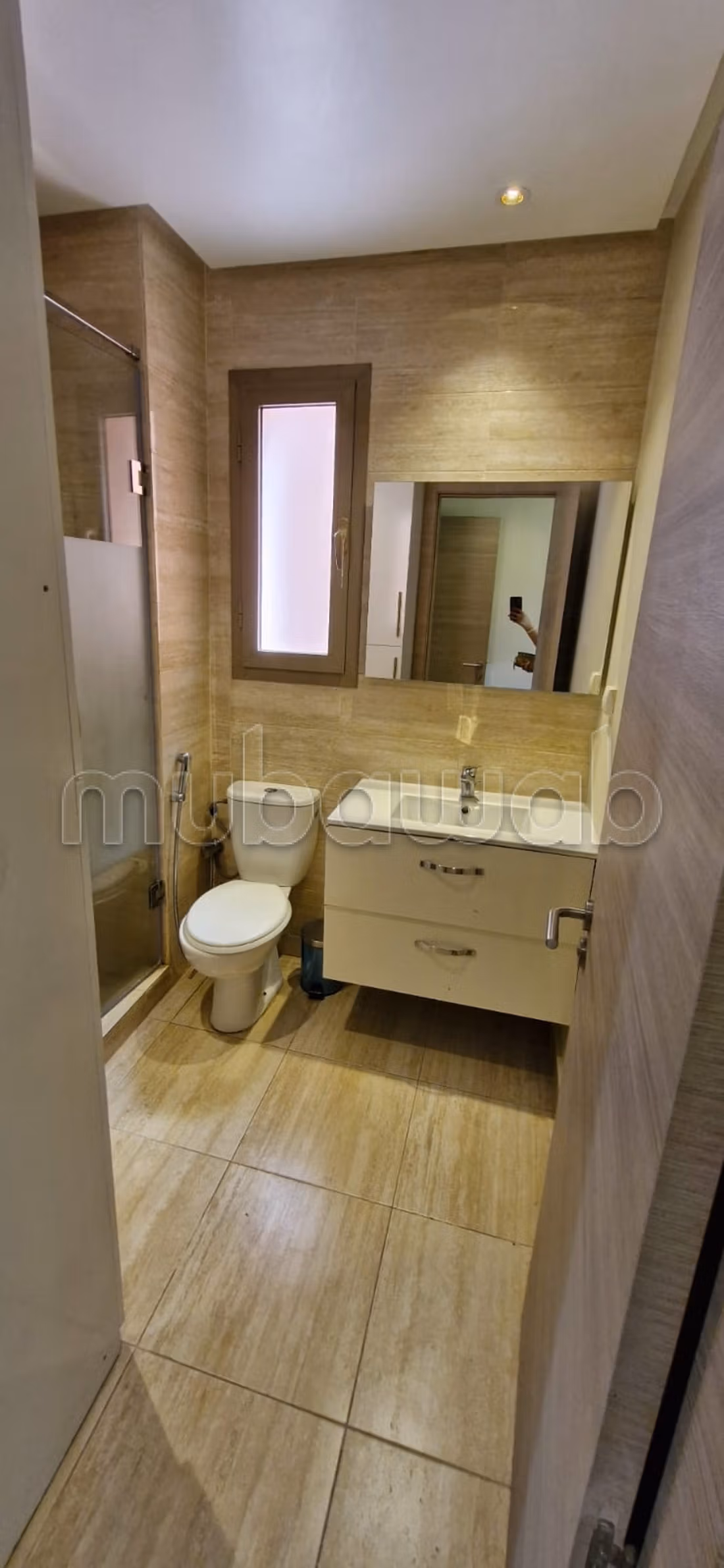 Vend appartement à Agdal. 
Surface totale 80 m². 
Bien meublé — 4