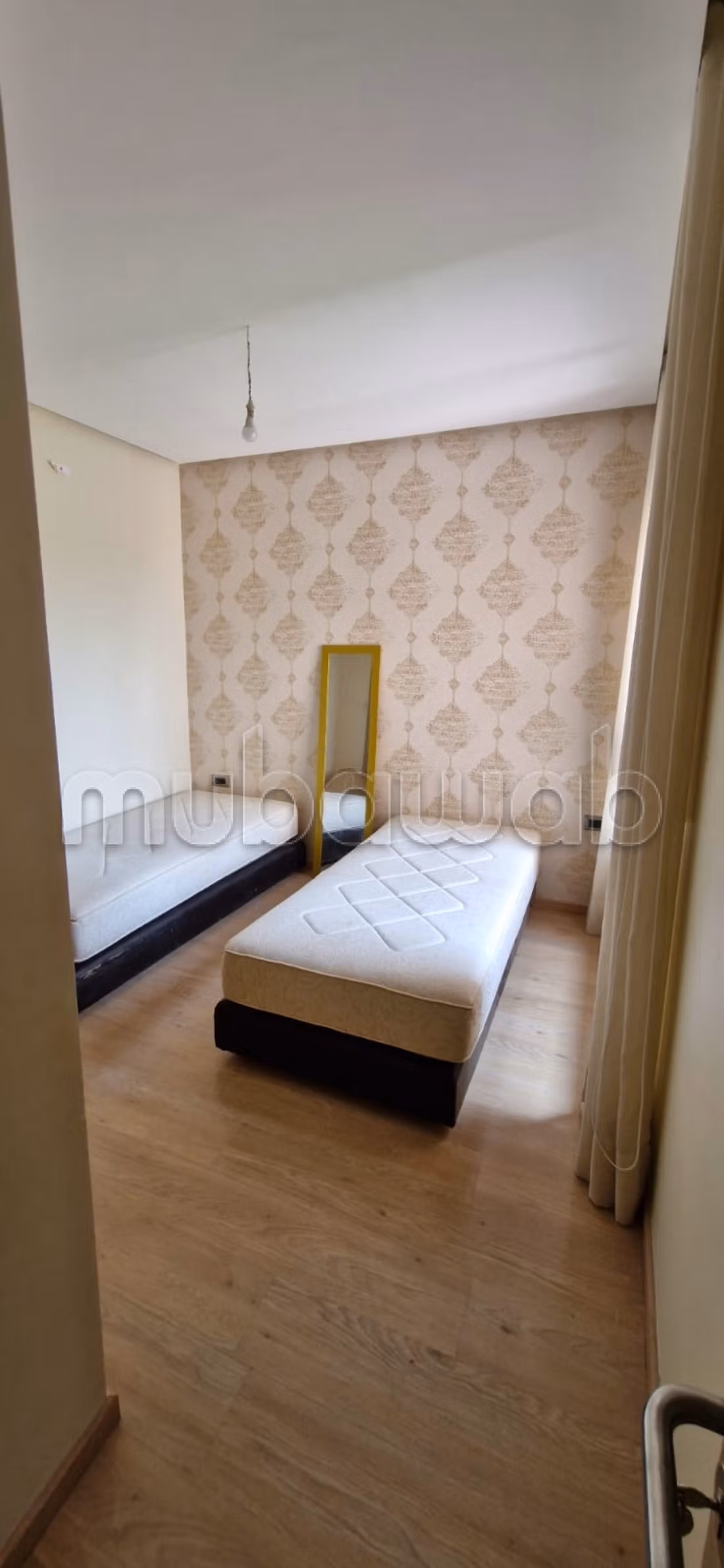 Vend appartement à Agdal. 
Surface totale 80 m². 
Bien meublé — 6