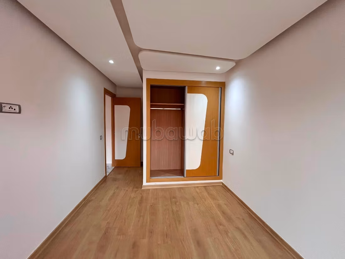 Bel appartement neuf a Louer a l'Agdal — 4