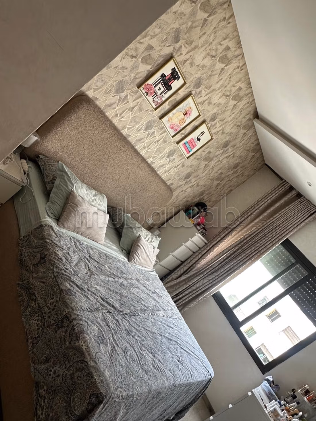 Appartement à louer à Roches Noires.
1 Pièce.
Meublé — 3