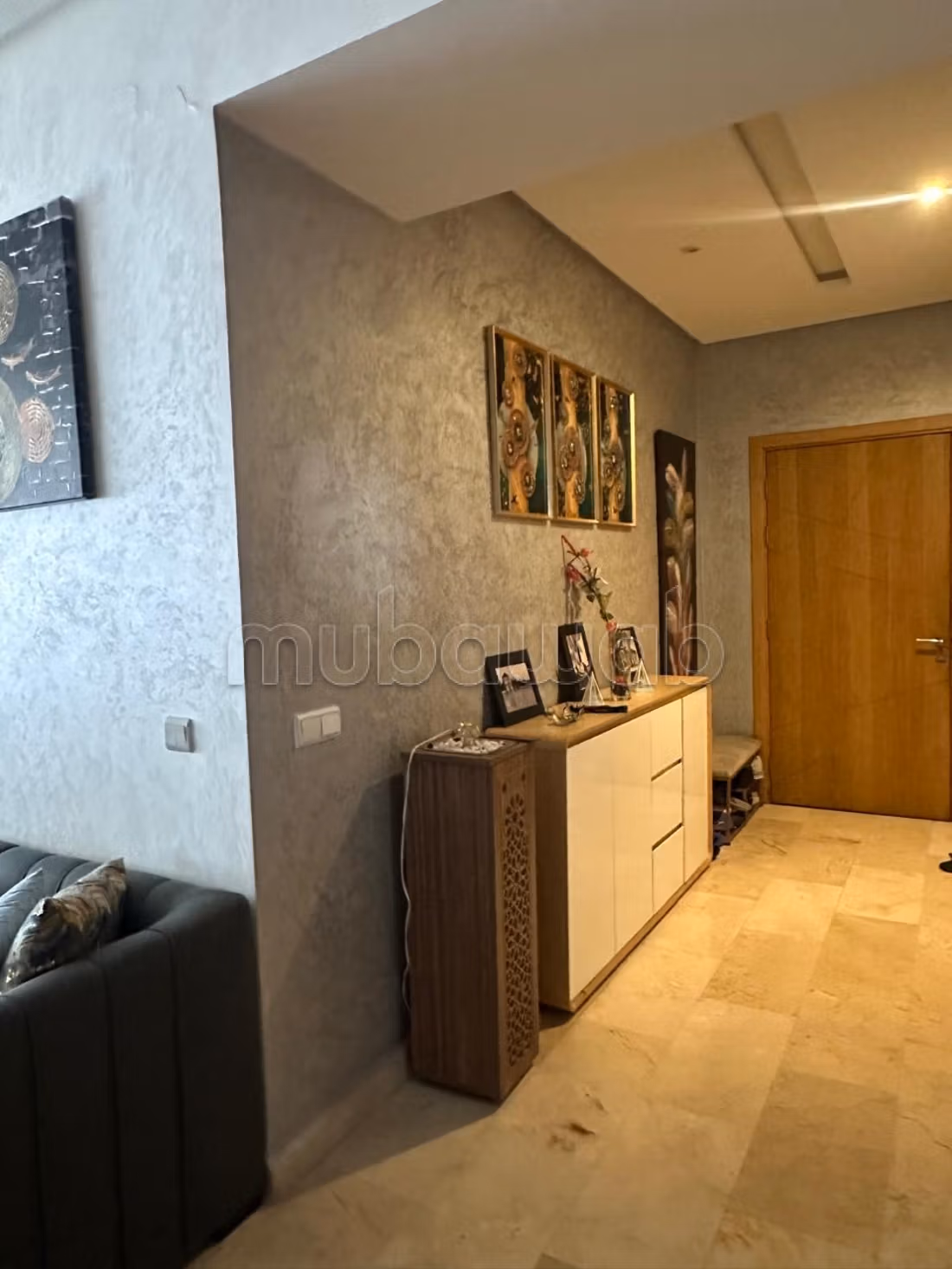 Appartement à louer à Roches Noires.
1 Pièce.
Meublé — 4