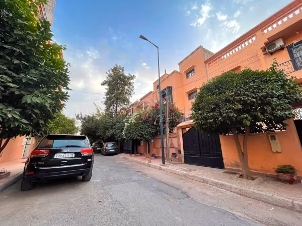 Villa en Venta en 3 Niveles cerca de Marjan