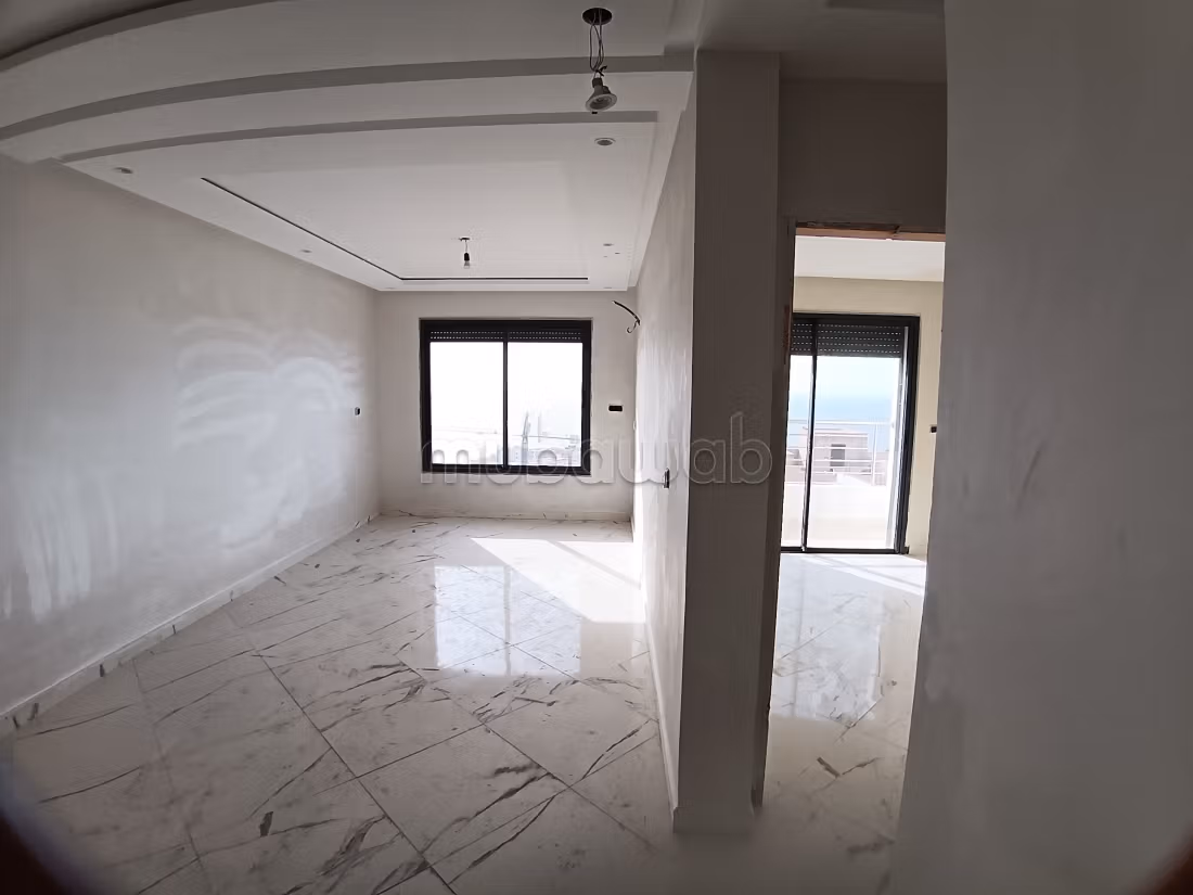 Appartamento in vendita a Al Hoceima. 2 camere. Porta blindata e vista mare