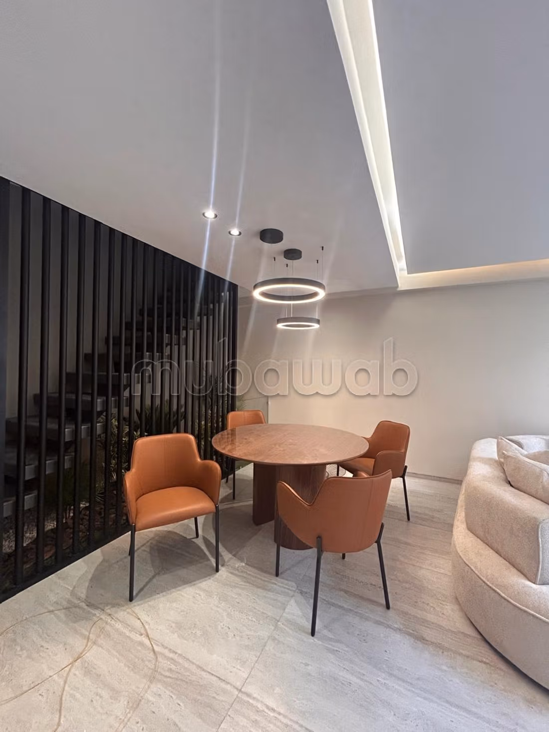 Location d'un appartement à Riviera.
Superficie 98 m².
Bien meublé — 5