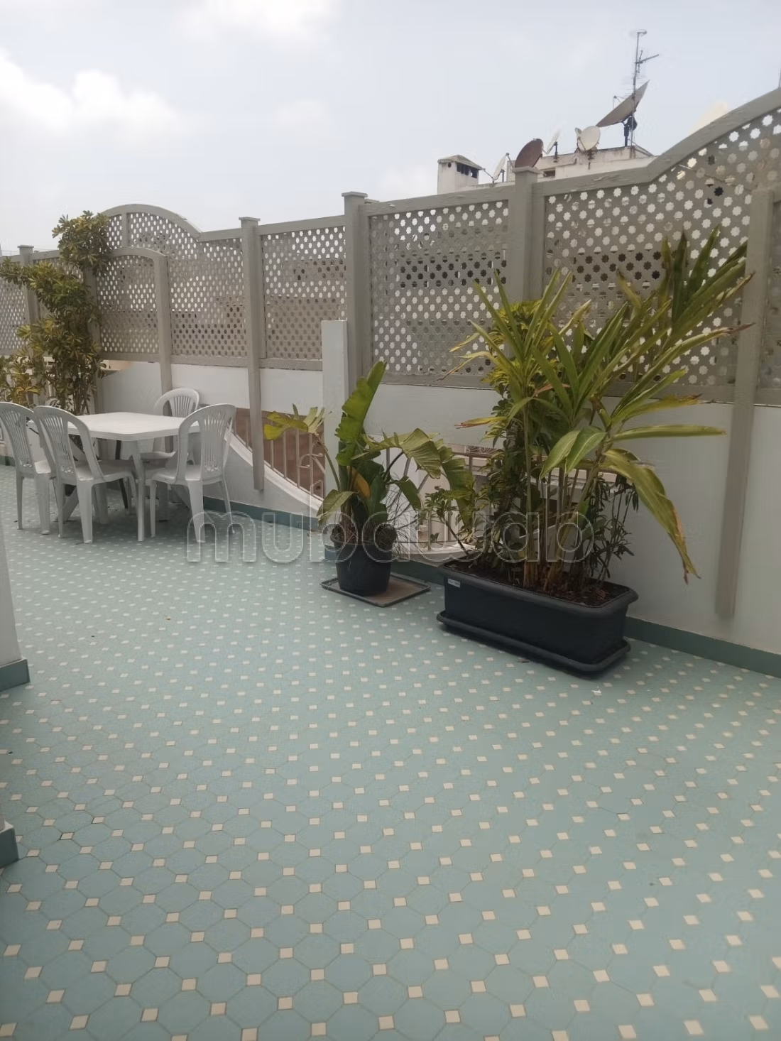 Studio meublé avec grand terrasse et lourd à gautier