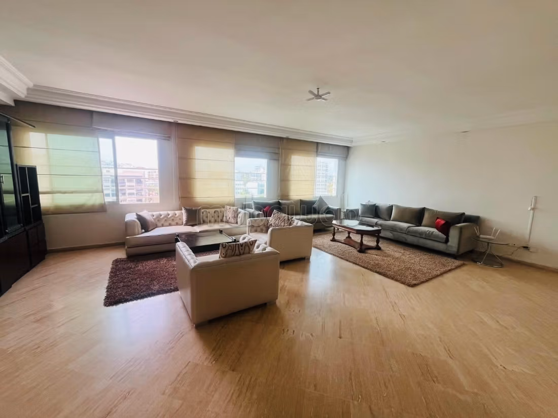 Bel Appartement en location meublée à Palmier.
Surface totale 160 m².
Meublé — 2