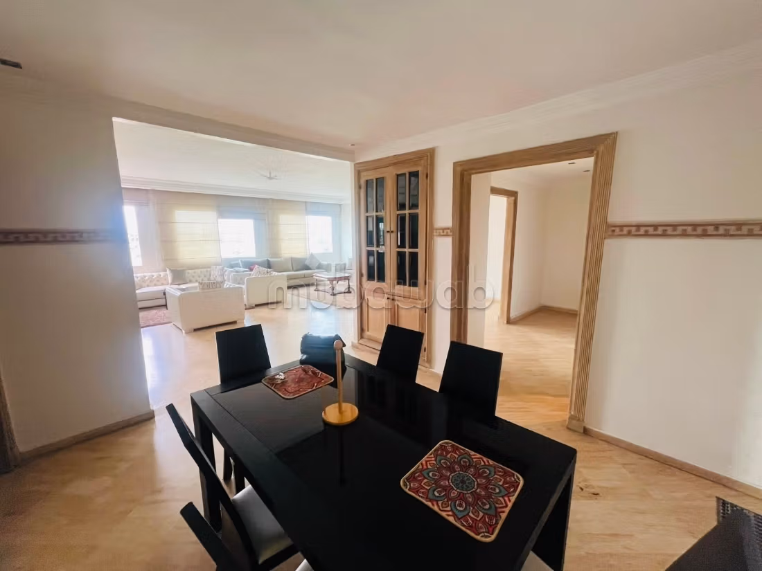 Bel Appartement en location meublée à Palmier.
Surface totale 160 m².
Meublé — 4