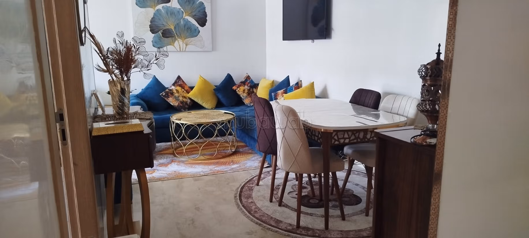 Superbe appartement à louer à La Gironde.
2 chambres agréables.
Bien meublé — 2