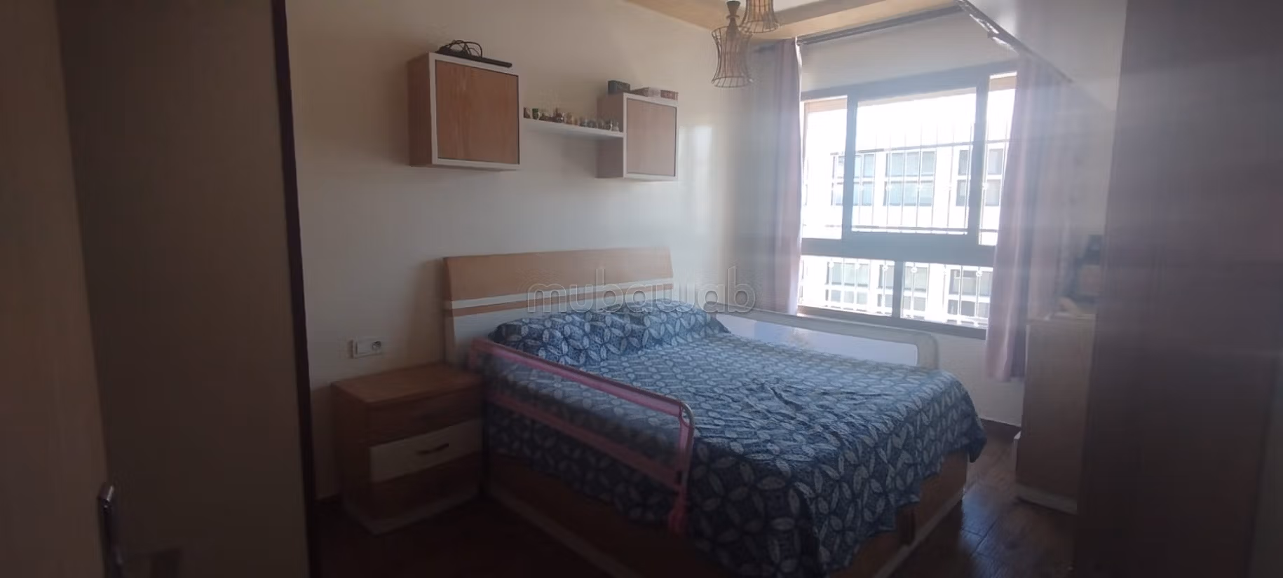 Superbe appartement à louer à La Gironde.
2 chambres agréables.
Bien meublé — 5