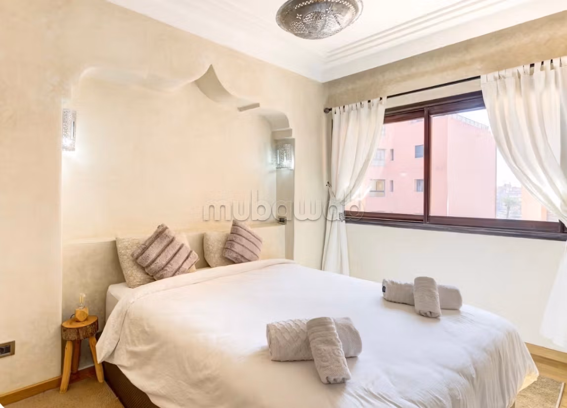 Rent this apartment in Guéliz. Small area 90 m². Ample storage space