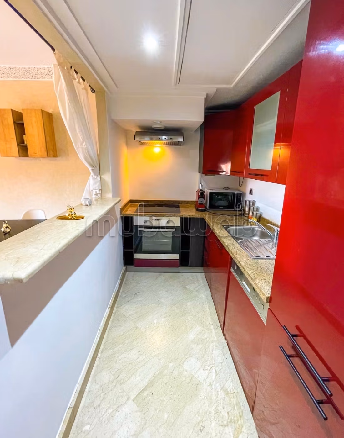 Rent this apartment in Guéliz. Small area 90 m². Ample storage space