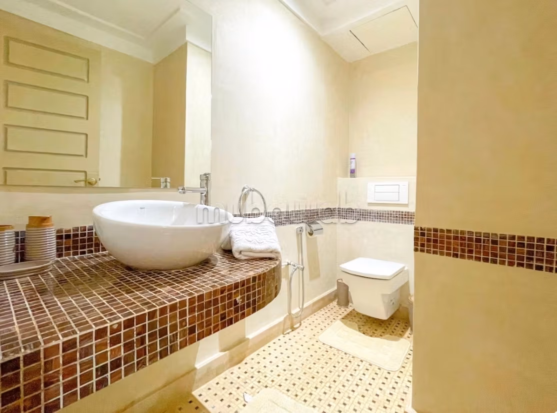 Rent this apartment in Guéliz. Small area 90 m². Ample storage space
