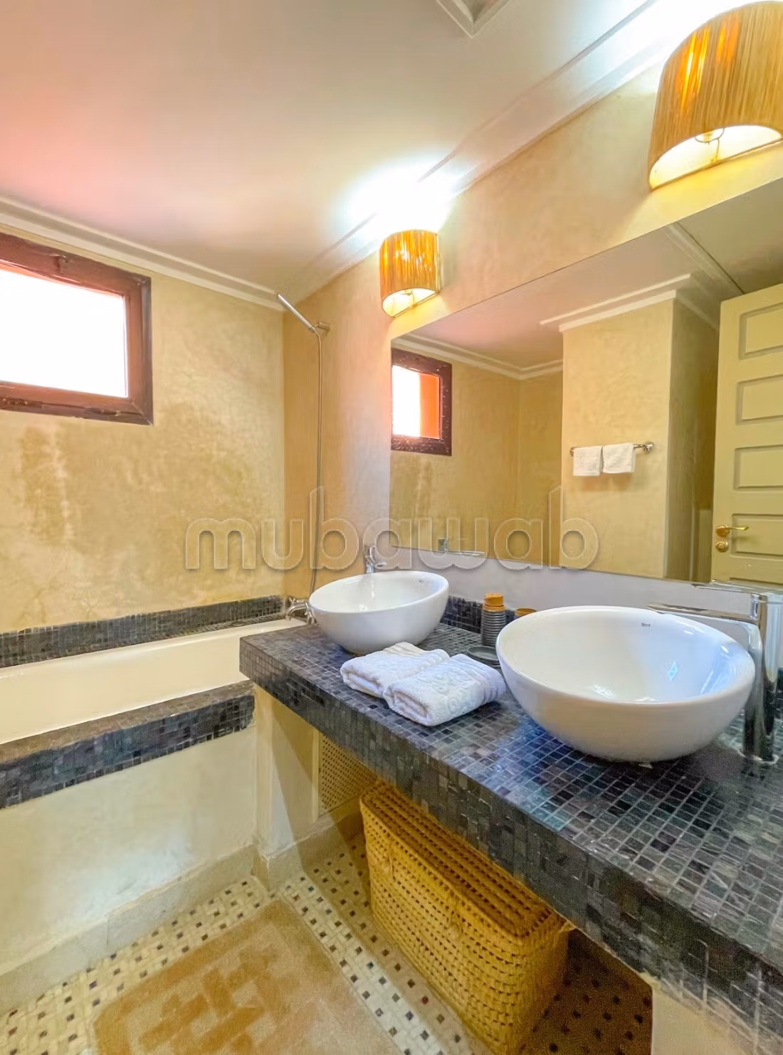 Rent this apartment in Guéliz. Small area 90 m². Ample storage space